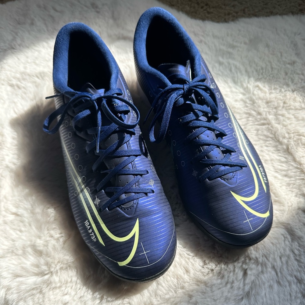 new nike futsal shoes